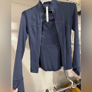 Lululemon size 4 zip up jacket